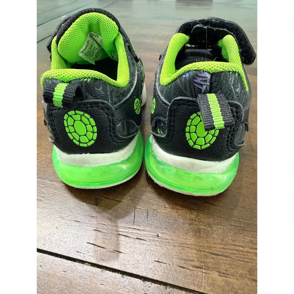 Nickelodeon TMNT Toddler Boys Light Up Sneakers Black Green BTTM44AC003 Size 6